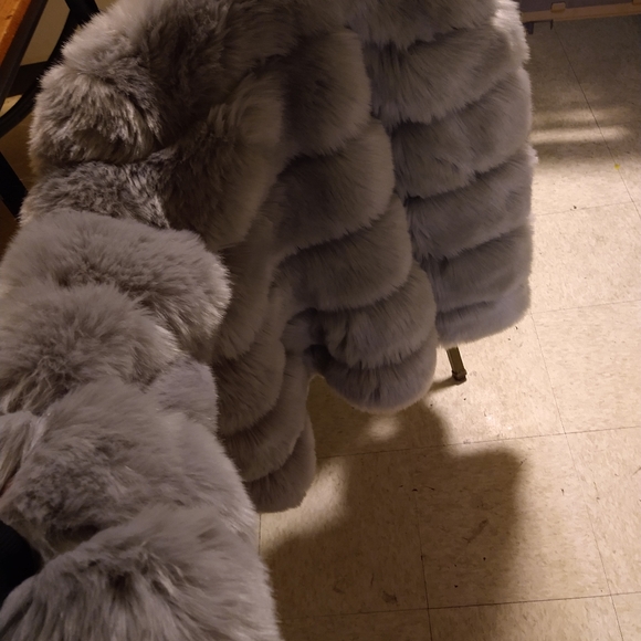 Ducie London Faux coat - Picture 2 of 6